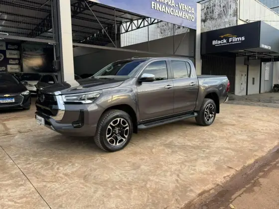 TOYOTA HILUX 2.8 D-4D TURBO DIESEL CD SRX 4X4 AUTOMÁTICO