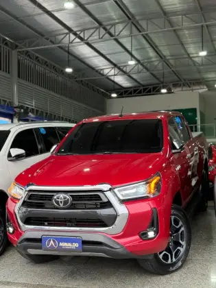 TOYOTA HILUX 2.8 D-4D TURBO DIESEL CD SRX 4X4 AUTOMÁTICO