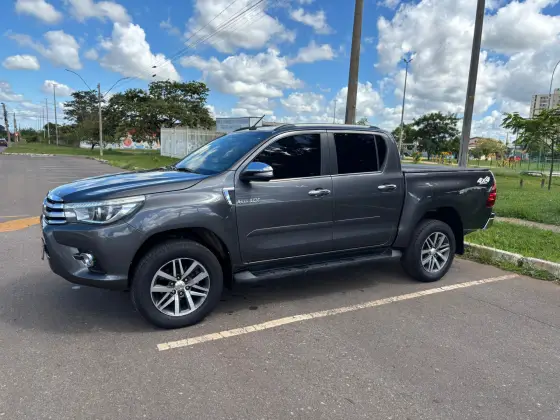 TOYOTA HILUX 2.8 SRX 4X4 CD 16V DIESEL 4P AUTOMÁTICO