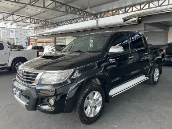 TOYOTA HILUX 3.0 SRV 4X4 CD 16V TURBO INTERCOOLER DIESEL 4P AUTOMÁTICO TOYOTA HILUX 3.0 SRV 4X4 CD 16V TURBO INTERCOOLER DIESEL 4P AUTOMÁTICO