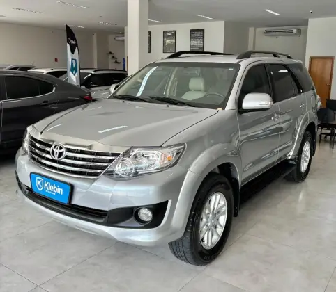 TOYOTA HILUX SW4 2.7 SR 4X2 16V FLEX 4P AUTOMÁTICO TOYOTA HILUX SW4 2.7 SR 4X2 16V FLEX 4P AUTOMÁTICO