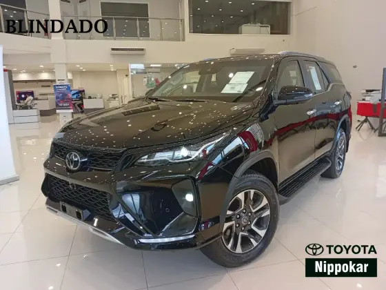 TOYOTA HILUX SW4 2.8 D-4D TURBO DIESEL SRX PLATINUM 7L 4X4 AUTOMÁTICO