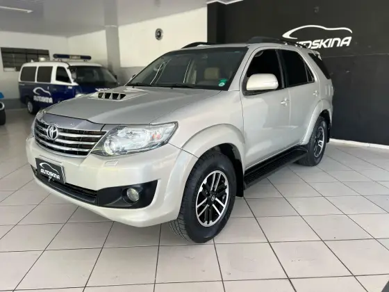 TOYOTA HILUX SW4 3.0 SRV 4X4 16V TURBO INTERCOOLER DIESEL 4P AUTOMÁTICO TOYOTA HILUX SW4 3.0 SRV 4X4 16V TURBO INTERCOOLER DIESEL 4P AUTOMÁTICO