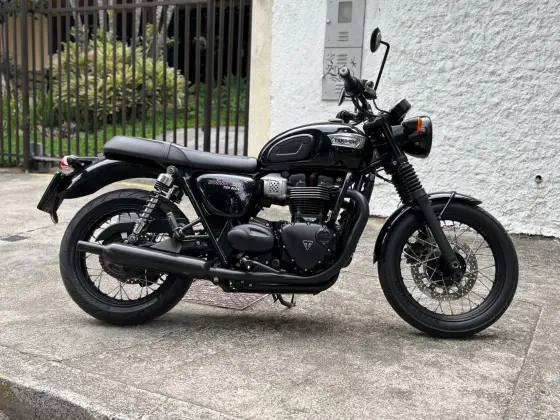 TRIUMPH BONNEVILLE T100 BLACK 900 