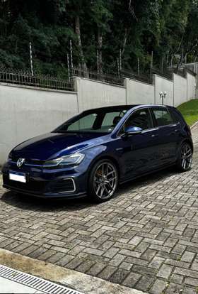 VOLKSWAGEN-GOLF-2019