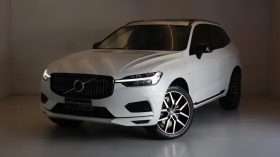 VOLVO XC60 2.0 T8 HYBRID MOMENTUM AWD GEARTRONIC