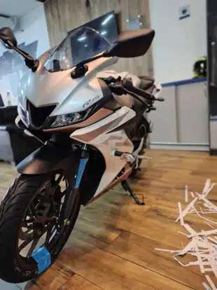 YAMAHA-YZF R15-2026