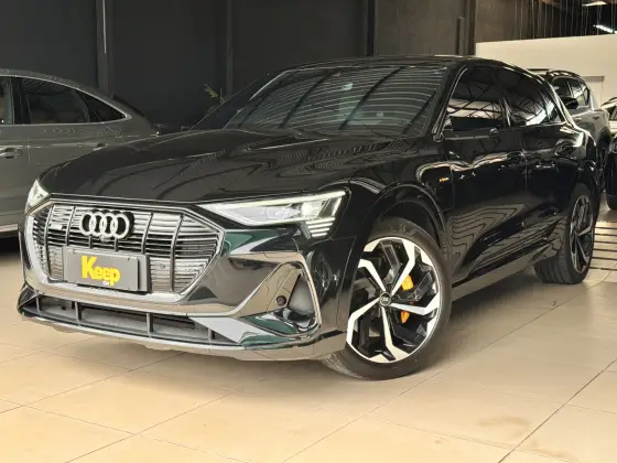 AUDI E-TRON ELÉTRICO PERFORMANCE BLACK QUATTRO