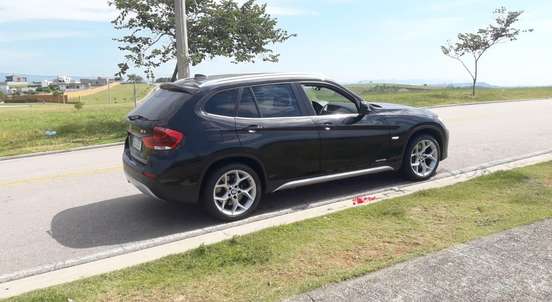 BMW-X1-2011