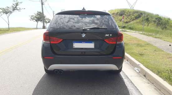 BMW-X1-2011