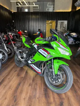KAWASAKI NINJA ZX-4R 
