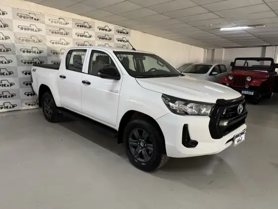 TOYOTA HILUX 2.8 D-4D TURBO DIESEL CD POWER PACK 4X4 MANUAL TOYOTA HILUX 2.8 D-4D TURBO DIESEL CD POWER PACK 4X4 MANUAL