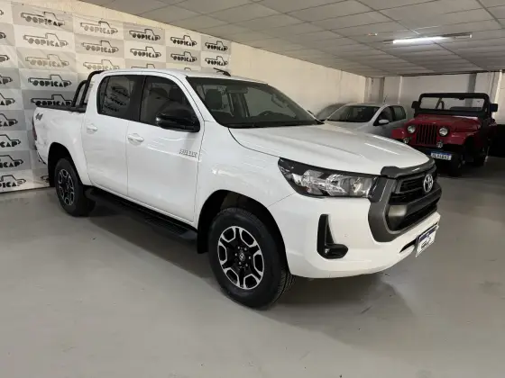TOYOTA HILUX 2.8 D-4D TURBO DIESEL CD SR 4X4 AUTOMÁTICO