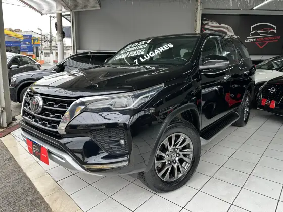 TOYOTA HILUX SW4 2.8 D-4D TURBO DIESEL SRX 7L 4X4 AUTOMÁTICO