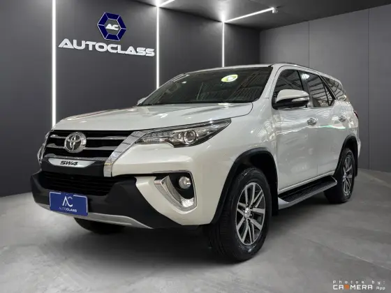 TOYOTA HILUX SW4 2.8 SRX 4X4 7 LUGARES 16V TURBO INTERCOOLER DIESEL 4P AUTOMÁTICO TOYOTA HILUX SW4 2.8 SRX 4X4 7 LUGARES 16V TURBO INTERCOOLER DIESEL 4P AUTOMÁTICO
