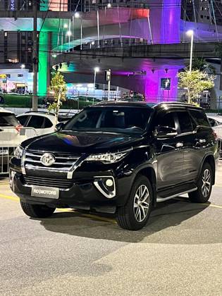 TOYOTA HILUX SW4 2.8 SRX 4X4 16V TURBO INTERCOOLER DIESEL 4P AUTOMÁTICO
