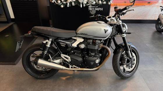 TRIUMPH SPEED TWIN 