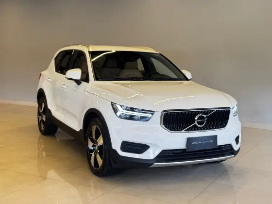 VOLVO XC40 2.0 T5 GASOLINA MOMENTUM AWD GEARTRONIC