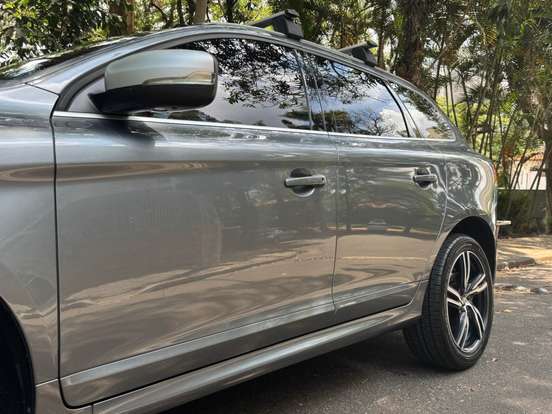 VOLVO-XC60-2016