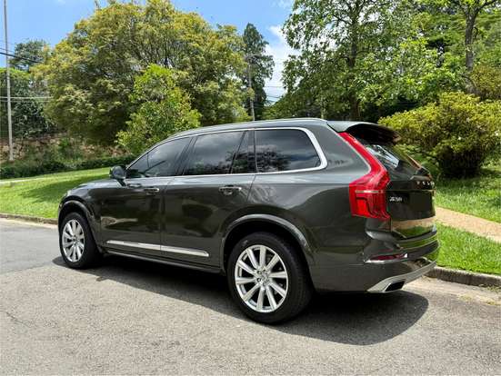 VOLVO-XC90-2018