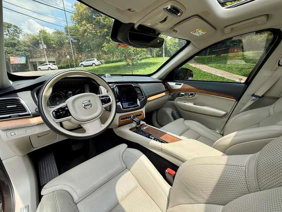 VOLVO-XC90-2018