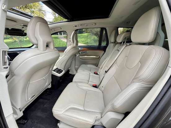 VOLVO-XC90-2018