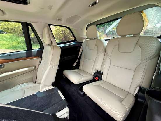 VOLVO-XC90-2018