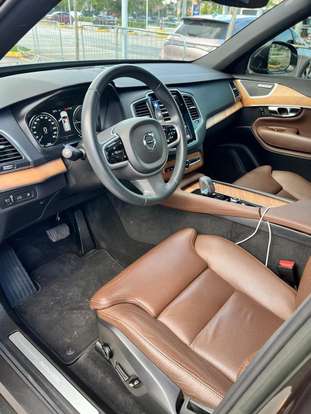 VOLVO-XC90-2022