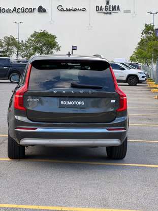 VOLVO-XC90-2022