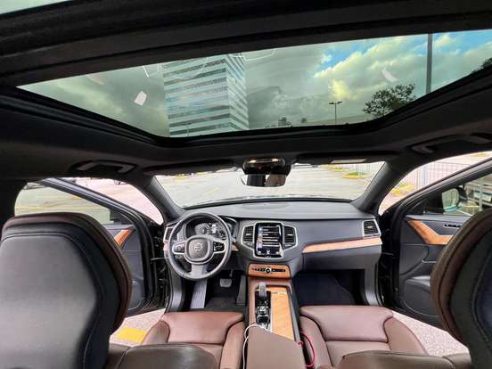 VOLVO-XC90-2022