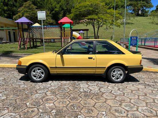 FORD-ESCORT-1988