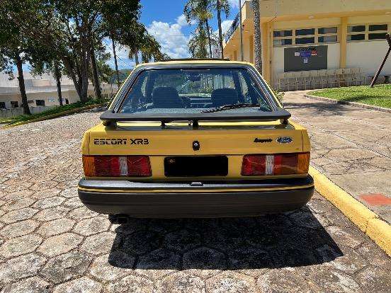 FORD-ESCORT-1988
