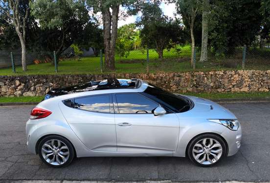 HYUNDAI-VELOSTER-2011