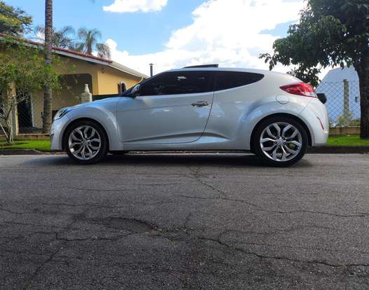 HYUNDAI-VELOSTER-2011