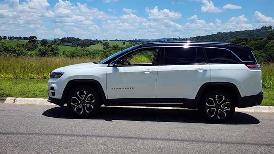 JEEP-COMMANDER-2023