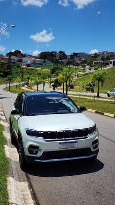 JEEP-COMMANDER-2023