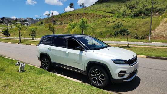 JEEP-COMMANDER-2023