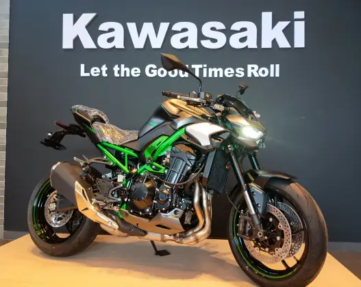 KAWASAKI Z900 