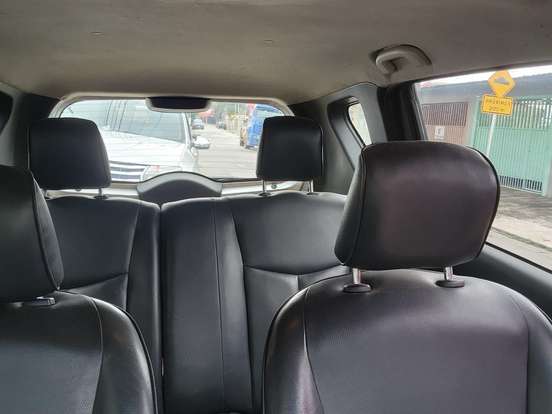 NISSAN-LIVINA-1.8 SL 16V FLEX 4P AUTOMÁTICO NISSAN-LIVINA-2011