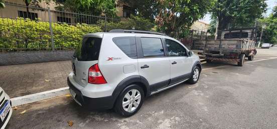 NISSAN-LIVINA-1.8 SL 16V FLEX 4P AUTOMÁTICO NISSAN-LIVINA-2011