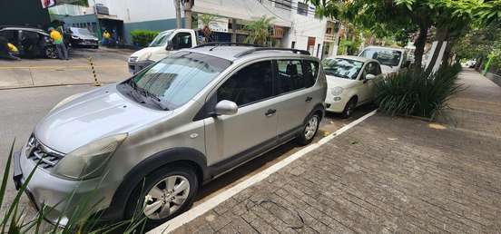 NISSAN-LIVINA-1.8 SL 16V FLEX 4P AUTOMÁTICO NISSAN-LIVINA-2011