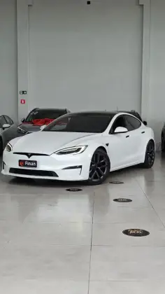 TESLA MODEL S ELÉTRICO PLAID
