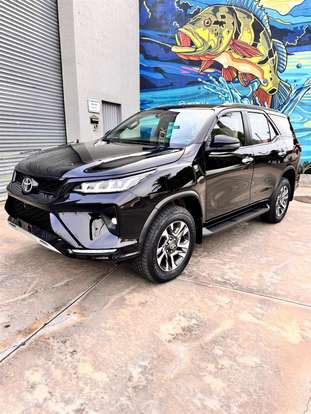 TOYOTA-HILUX SW4-2024