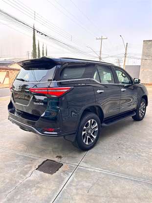 TOYOTA-HILUX SW4-2024
