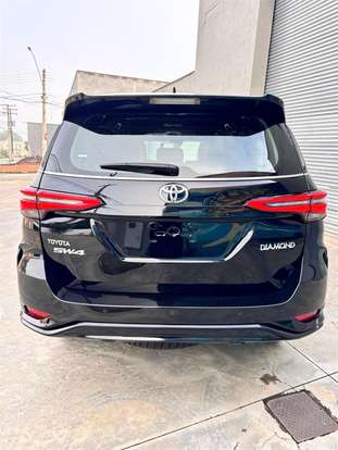 TOYOTA-HILUX SW4-2024