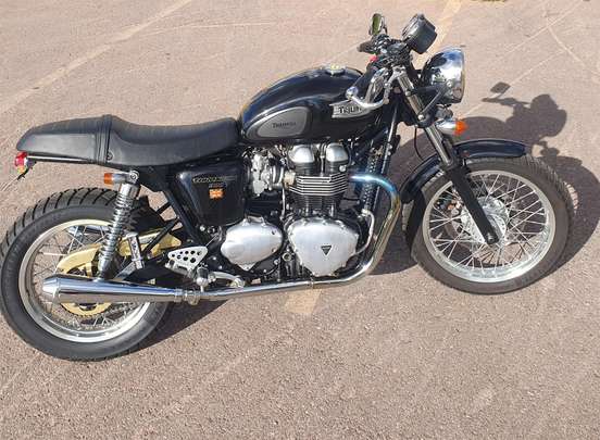 TRIUMPH-THRUXTON-2014