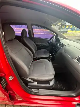 VOLKSWAGEN-FOX-2010