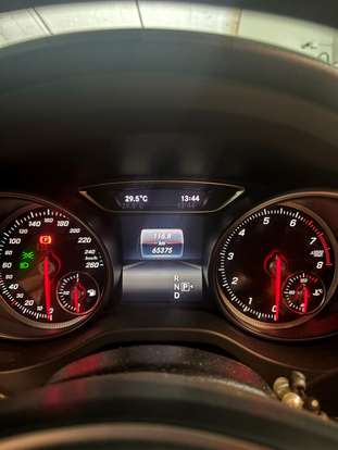 MERCEDES-BENZ-GLA 200-2017
