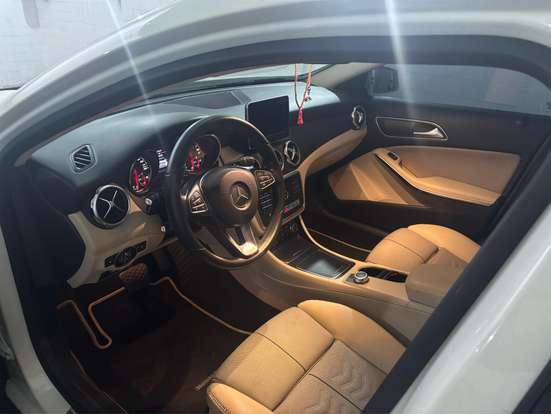 MERCEDES-BENZ-GLA 200-2017
