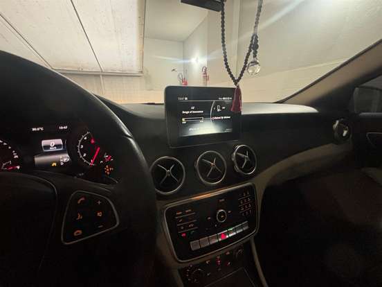 MERCEDES-BENZ-GLA 200-2017